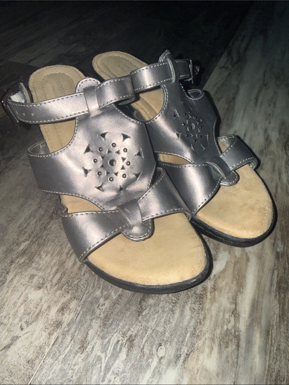 Comfort Plus Predictions Metallic Silver Strappy Women's Sandals Size 9 studded